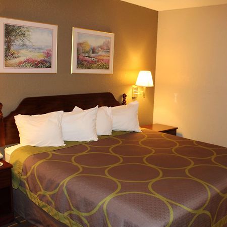 Super 8 By Wyndham Valparaiso Εξωτερικό φωτογραφία